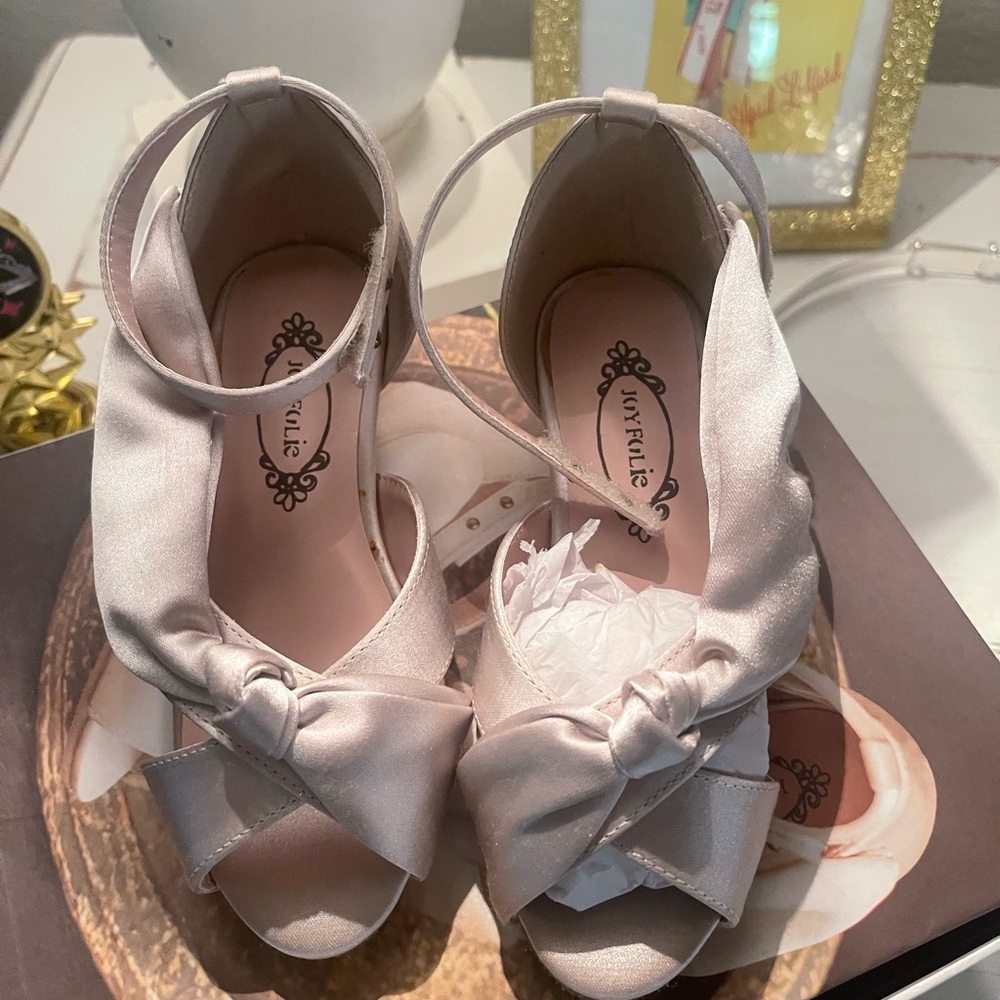 Joy Folie toddler size 9 Amie shoe ivory sandal with heel